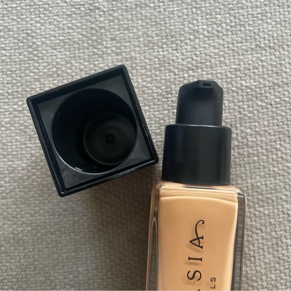NEW Anastasia Beverly Hills Luminous Foundation 330W - Picture 6 of 7